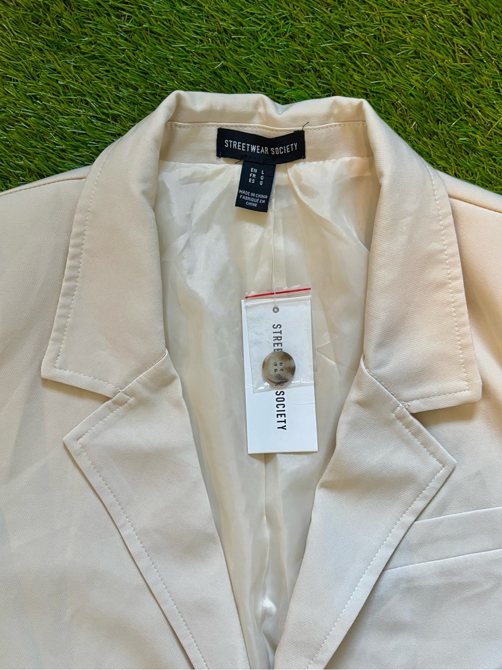Streetwear Society Cream Cropped Single Button Blazer NWT Large - Picture 2 of 2